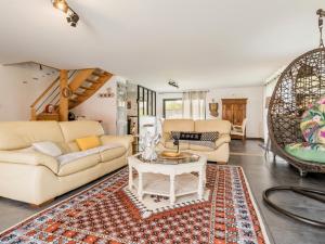 Maisons de vacances Charmante Grange Renovee avec Piscine et WiFi - FR-1-306-822 : photos des chambres