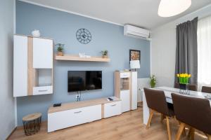 Apartments with WiFi Zadar - 22507