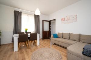 Apartments with WiFi Zadar - 22507