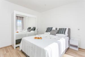 Apartments with swimming pool Kastel Luksic, Kastela - 22983