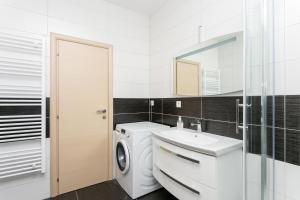 Apartments with swimming pool Kastel Luksic, Kastela - 22983