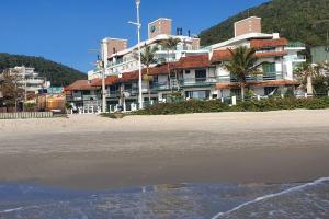 Duplex No 04 de 3 quartos frente ao mar