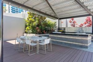 Huge Circle on Cavill 2 BRM Sleeps 6 - Optimise BNB