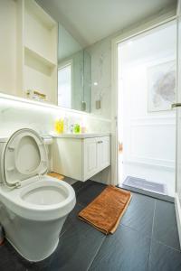 Cozy Sunrise City Apartment - Pool, Supermarket Nearby