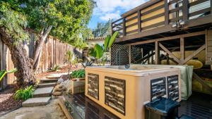 Chic Kensington Home - Hot Tub & Canyon Views