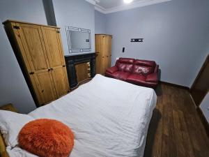 6 Bedrooms Legoland Windsor Heathrow sleep 10