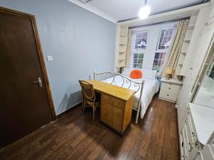 6 Bedrooms Legoland Windsor Heathrow sleep 10