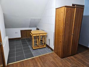 6 Bedrooms Legoland Windsor Heathrow sleep 10