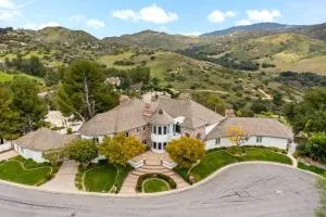 Luxury Oasis With Panoramic Views - أنهايم