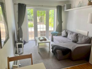 Quiet Ground Floor Flat in St Albans with Parking Pass the Keys