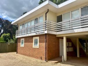 Quiet Ground Floor Flat in St Albans with Parking Pass the Keys