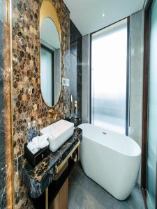 Du thuyến ngủ đêm 6 sao trên vịnh Hạ Long - Đẳng cấp sang trọng SEA