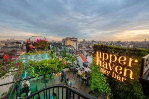 MAY DE VILLE Crown Hotel