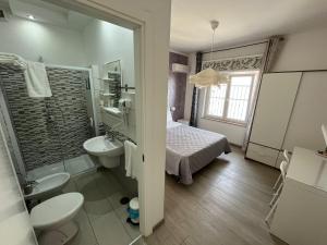 Large Double or Twin Room room in F.Rooms Napoli