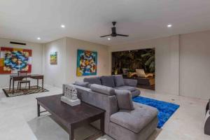 Big 3 bed, to BatuBelig Beach, last min specials