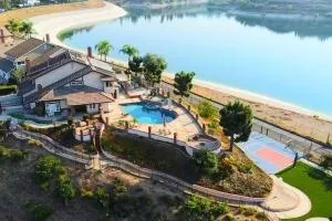 Stunning Panoramic Waterfront Pool Home Escape - أنهايم