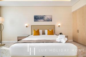 LUX Iconic Views at The Palm Tower Studio