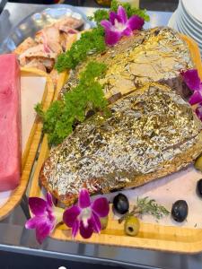 Du thuyền 5 Thăm vịnh Hạ Long ăn tối - Đẳng cấp - AMB