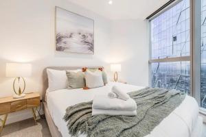 Vibrant & Lively Condo with Stunning City Views