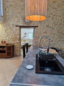 Demeure en pierre avec piscine privée