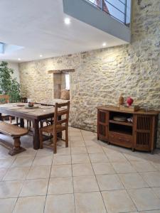Demeure en pierre avec piscine privée