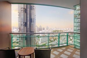 One Bedroom Suite King City View