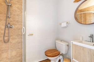 Hotels Hotel Les Vieux Acacias : Chambre Triple