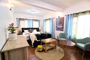 Wanderers Home Double Bedrooms with Living and Kitchen - A home away from home