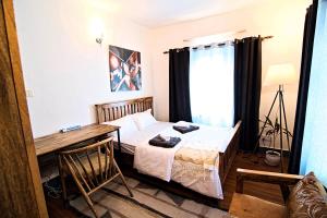 Wanderers Home Double Bedrooms with Living and Kitchen - A home away from home