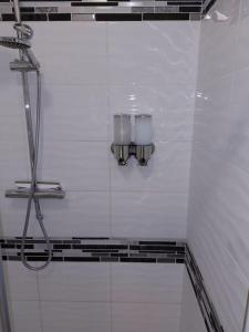 Appartements gite rdc 42m2 400 m centre ville 200 m gare tgv parking gratuit 250 places face au logement : photos des chambres