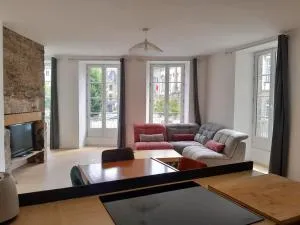Appartement 75m2 plein centre face a la mairie - 圣马丁德斯查
