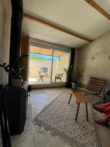 Appartements Les Toits Nyonsais : Appartement 1 Chambre avec Terrasse