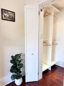 Ivy Haven with City View Loft