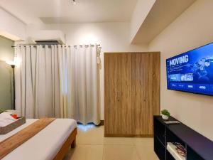 1BR Condotel with Balcony at FAME Residences #FM11