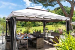 Charming Villa in Arezzo with Private Pool and Garden