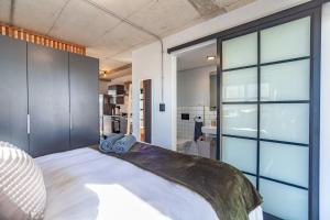 Couples Beachfront Mecca, Blouberg- 13 Manhattan