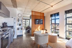 Couples Beachfront Mecca, Blouberg- 13 Manhattan