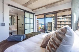 Couples Beachfront Mecca, Blouberg- 13 Manhattan