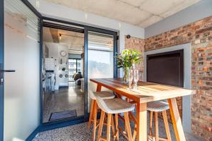 Couples Beachfront Mecca, Blouberg- 13 Manhattan