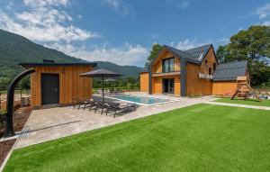Nice Home In Rizvanusa With Sauna