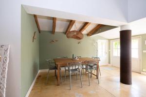 Villas Charmante maison dans venelle fleurie : photos des chambres
