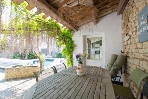Villas Charmante maison dans venelle fleurie : Maison de Vacances