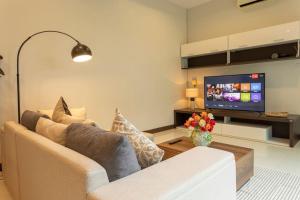 2 Beds large pool night market Soi Namjai v122