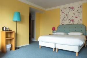 Comfort Double Room with Air-Conditioning room in Hotel Parc Plaza