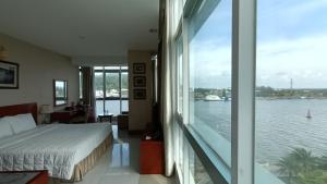 River Hotel