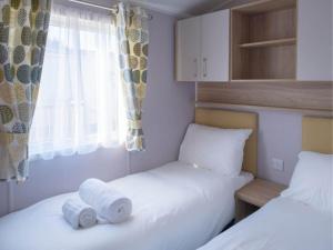 Pinewoods Beach no.6 - sleeps 6 – dog friendly