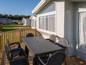 Pinewoods Beach no.3 - sleeps 6 – dog friendly