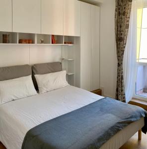 Modern Elegance in Milans City Core