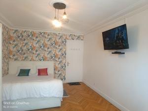 Sejours chez l'habitant Grande chambre d-hote Lit king size - 3 mins Gare Annemasse - Geneve acces direct : photos des chambres