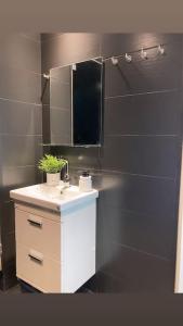 Moderni rantasauna ja -mökki